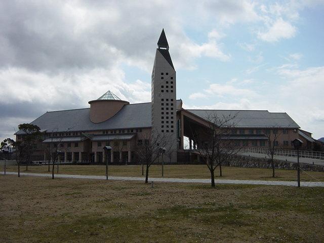 県立大学：320m