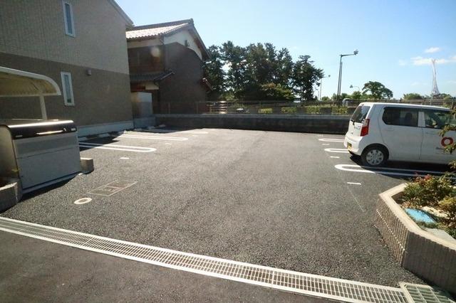 メゾネットコスモ（103） 駐車場