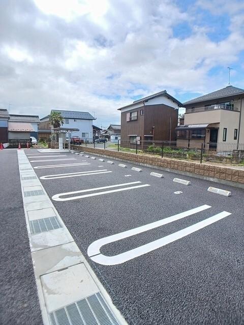 フロントパークひこねⅡ（201） 駐車場