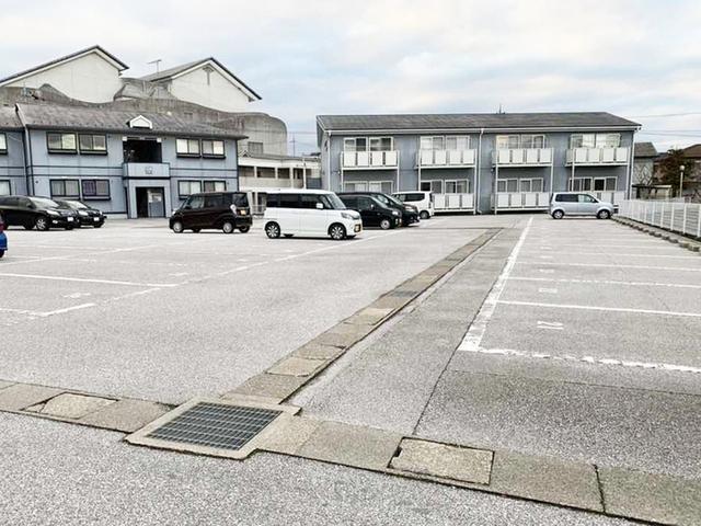 ウィンディアおだ　B（111） 駐車場