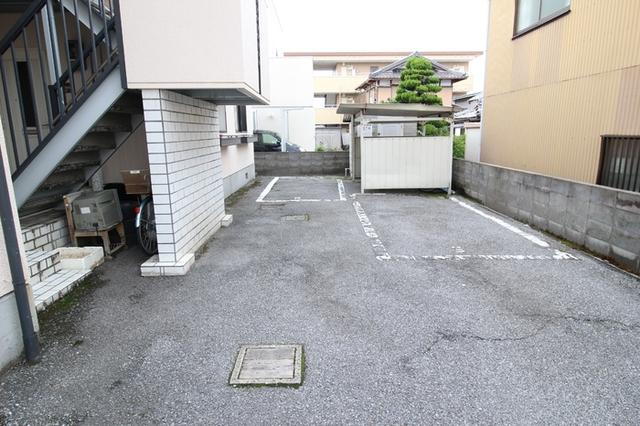 レークハイツ御前（102） 駐車場