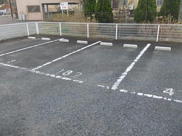 クレストール・テラダイ（202） 駐車場