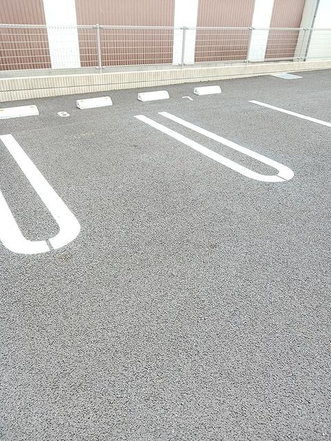 ひまわり（102） 駐車場