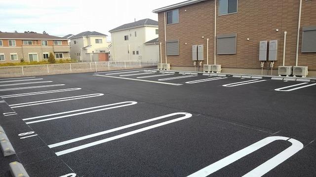 アルシオーネＤ（105） 駐車場