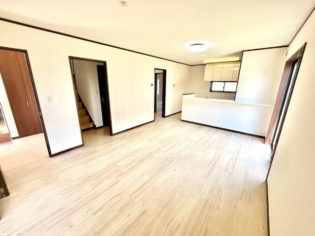 八街市文違中古戸建 リビング