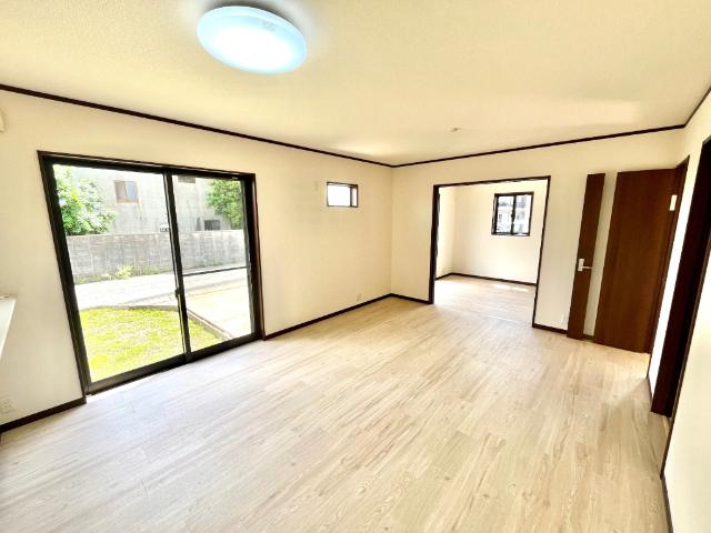 八街市文違中古戸建 リビング