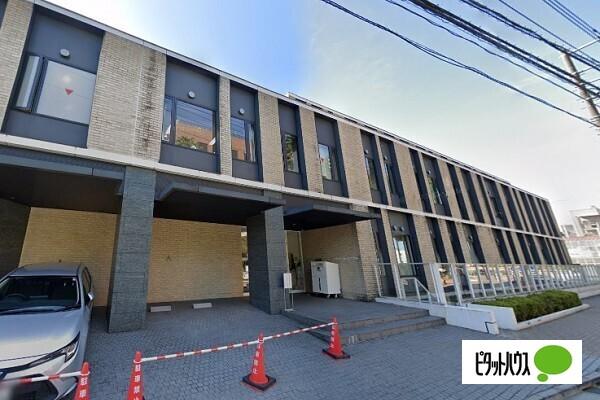 私立青稜中学校：979m