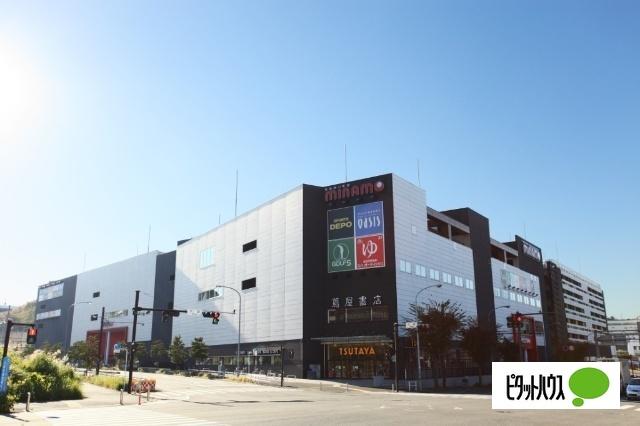蔦屋書店港北ミナモ店：5395m