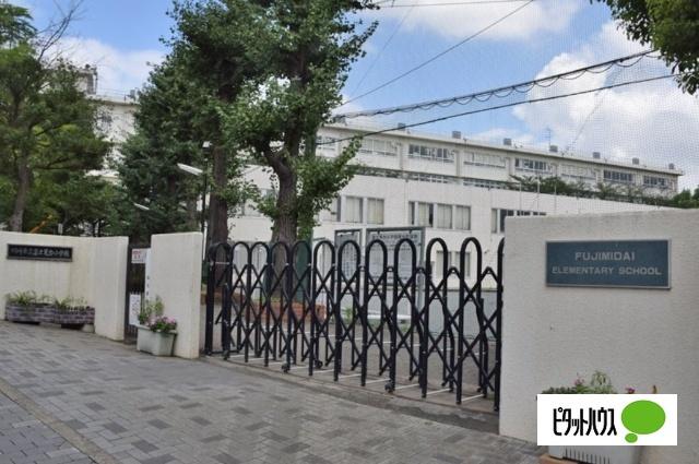 川崎市立富士見台小学校：324m
