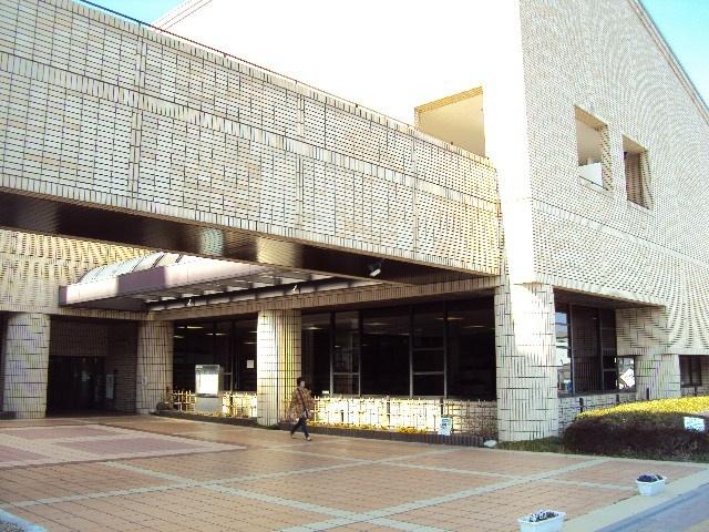 坂戸市立中央図書館：1528m