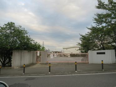 川崎市立高津小学校：1102m