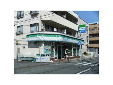 ファミリーマート川崎坂戸店：178m