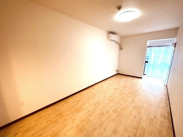 コスモポリタン（106） 室内
