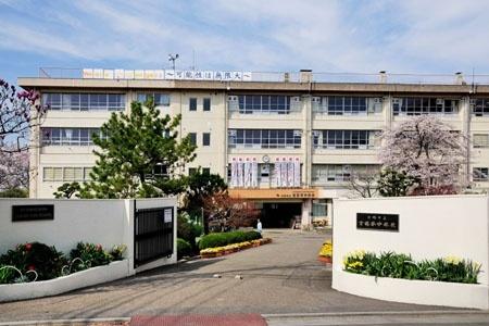 川崎市立宮前平中学校：417m