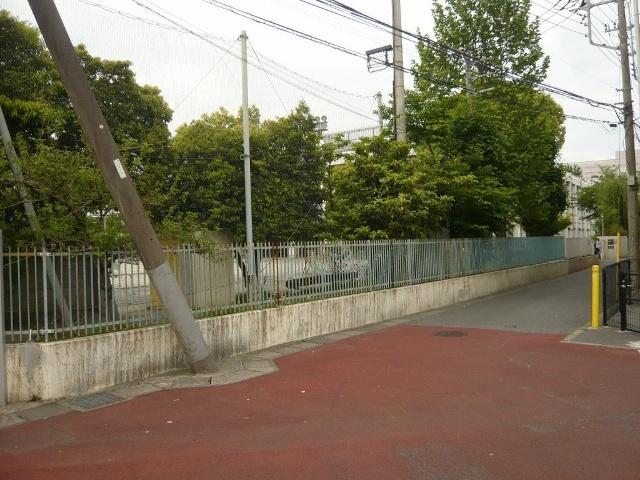 川崎市立久本小学校：709m