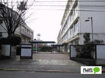 世田谷区立深沢中学校：863m