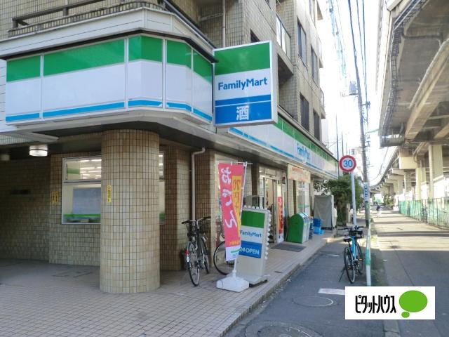 ファミリーマート用賀二丁目店：140m