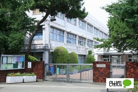 世田谷区立松丘小学校：985m