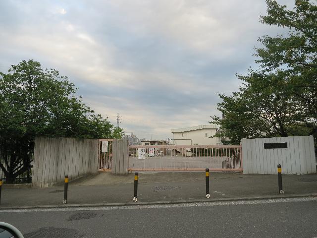 川崎市立下作延小学校：881m