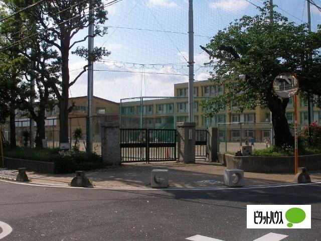 世田谷区立玉川中学校：1732m
