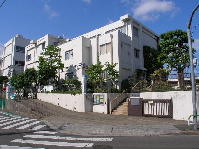 世田谷区立玉川小学校：1121m
