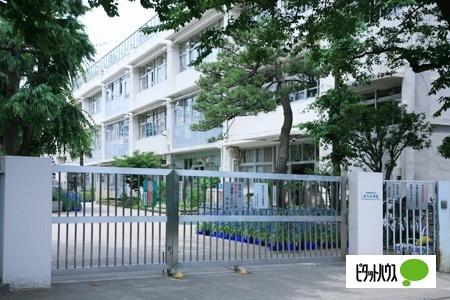 世田谷区立深沢小学校：573m