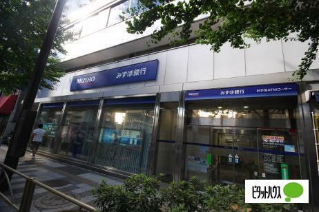 みずほ銀行駒沢支店：335m