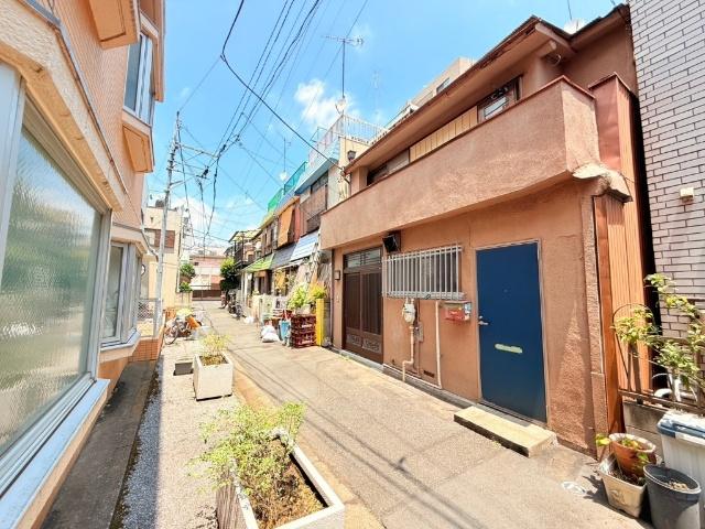 古家は解体予定、8月末頃更地渡しが可能です！