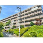 2000年2月完成、7階建てRC造、総戸数136戸、大型分譲マンション。 人気の急行停車駅、東急田園都市線「たまプラーザ」駅まで徒歩約8分の好立地！