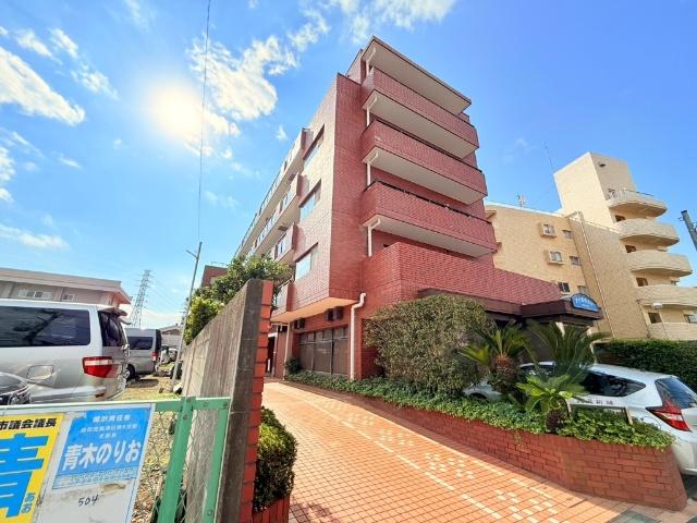 1988年築、タイル張りのきれいな建物です！