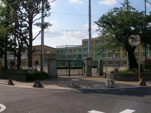 世田谷区立玉川中学校