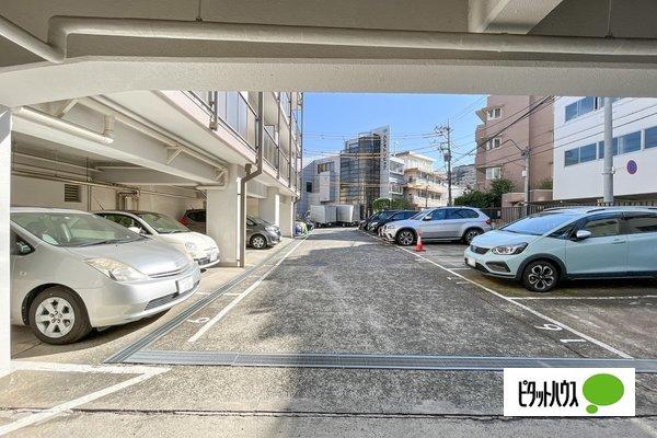ライフコア世田谷 駐車場
