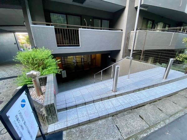 コスモ向ヶ丘遊園ラミューゼ エントランス