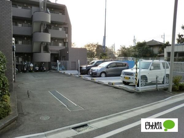 グレイス成城南 駐車場