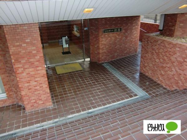 シャンボール弦巻 エントランス