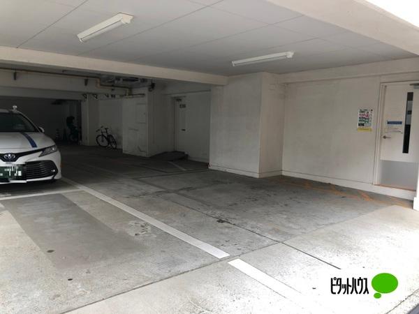 パラスト自由ヶ丘 駐車場
