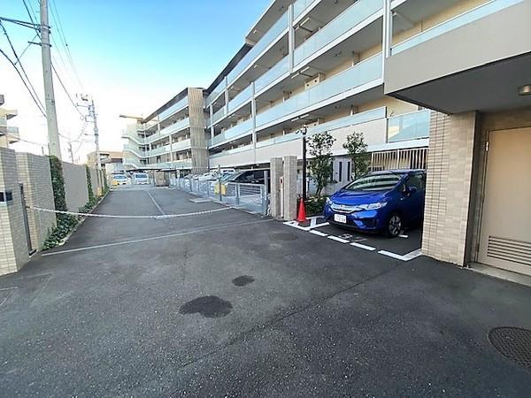 プラウド二子新地 駐車場