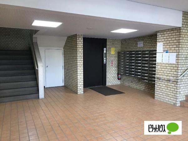 三井馬事公苑南ハイツ エントランス