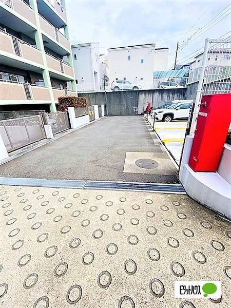 グローリオ長津田 駐車場