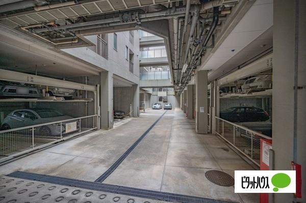 ヒルズ深沢 駐車場