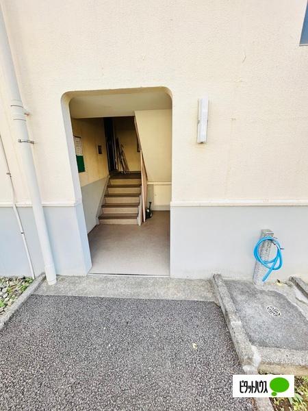 南長津田団地11号棟 エントランス