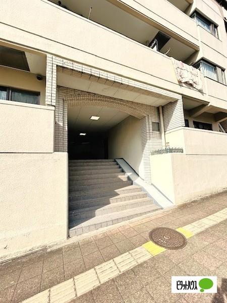 ソレイユ市ヶ尾 エントランス