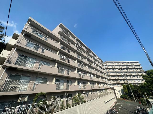 クイーンハイツ久地 外観