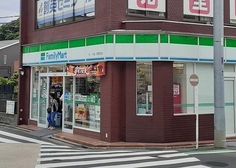 ファミリーマート：338m