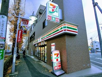 セブンイレブン世田谷桜小前店：245m