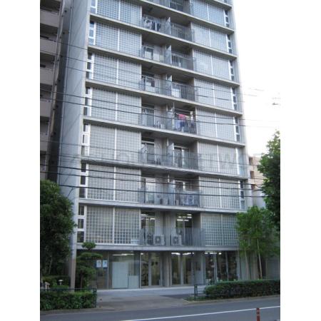 明治通りに面する都市型マンション