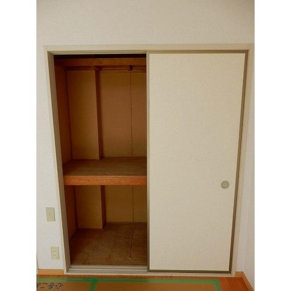 太田市東長岡町アパート 収納