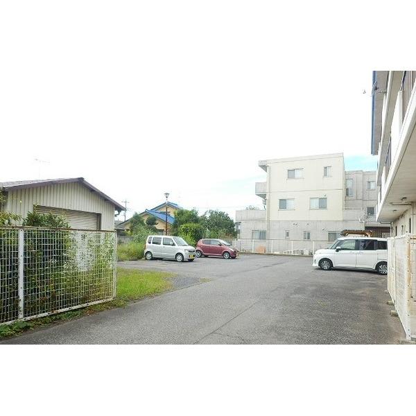ハイツ白ゆり（302） 駐車場