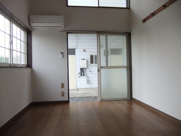 ウォールデン成島　弐番館（105） リビング