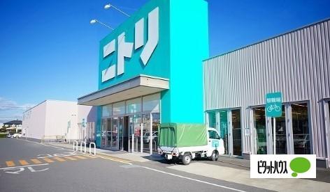 ニトリみどり店：727m